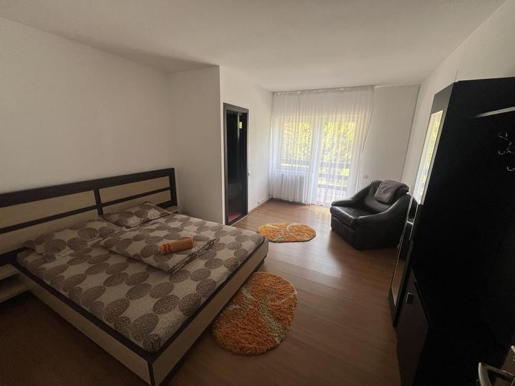 Casă cu 4 camere cu Teren 2000 Mp în Central