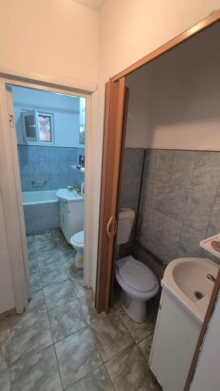 Apartament cu 3 camere decomandat în Lacul Tei