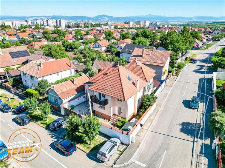 Casă individuală cu 5 camere cu Canalizare în Simeria