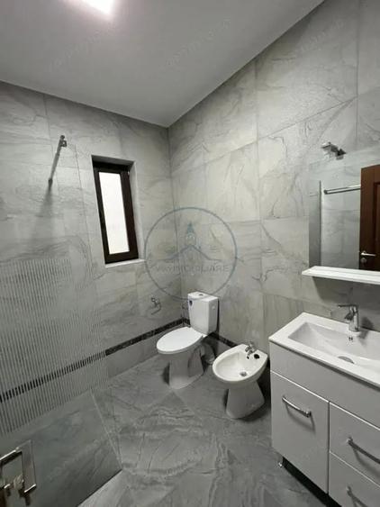Casă cu 3 camere cu Canalizare în Central