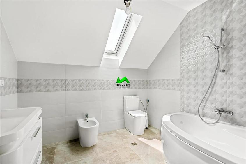 Casă individuală cu 6 camere cu Teren 1000 Mp în Exterior Est