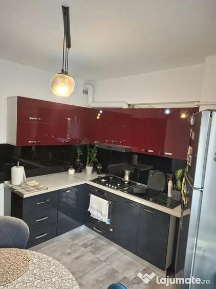 Apartament cu 3 camere semidecomandat în Ultracentral