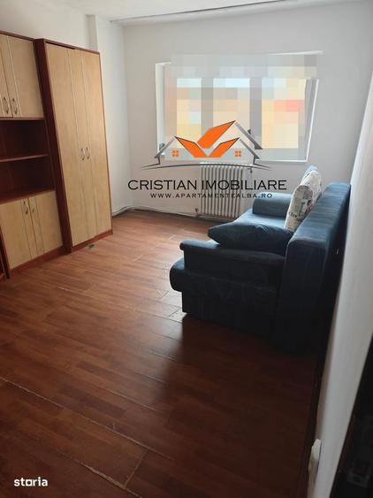 Apartament cu 3 camere decomandat în Cetate
