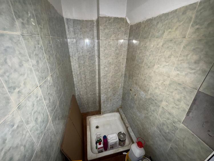 Apartament cu 4 camere decomandat în CET