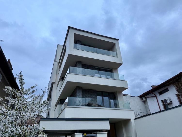 Apartament cu 4 camere, mobilat în Capitale