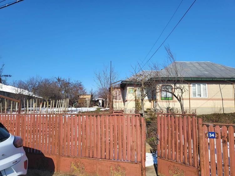 Casă cu 4 camere în Fulga