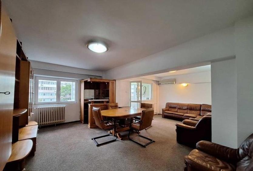 Apartament cu 3 camere decomandat în Ștefan cel Mare