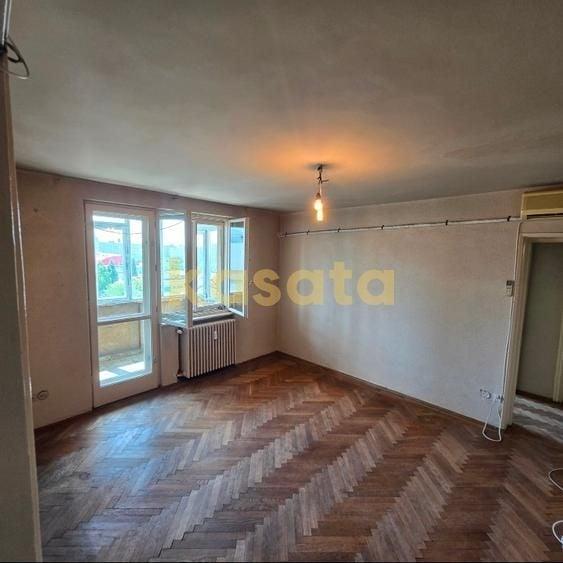 Apartament cu 3 camere decomandat în Barbu Văcărescu