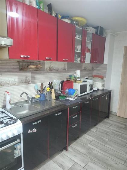 Apartament cu 4 camere decomandat, mobilat în Nicolina