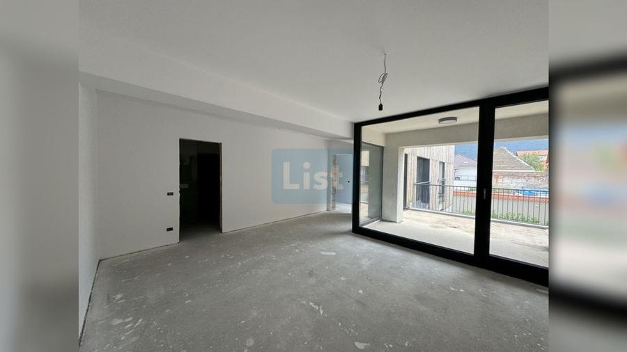 Apartament cu 3 camere decomandat în Brașovul Vechi