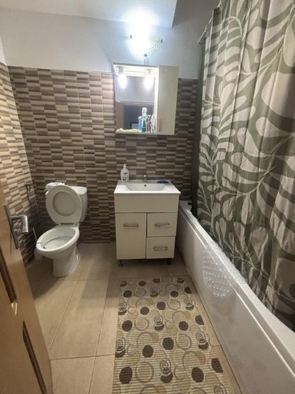 Apartament cu 2 camere decomandat în Trocadero