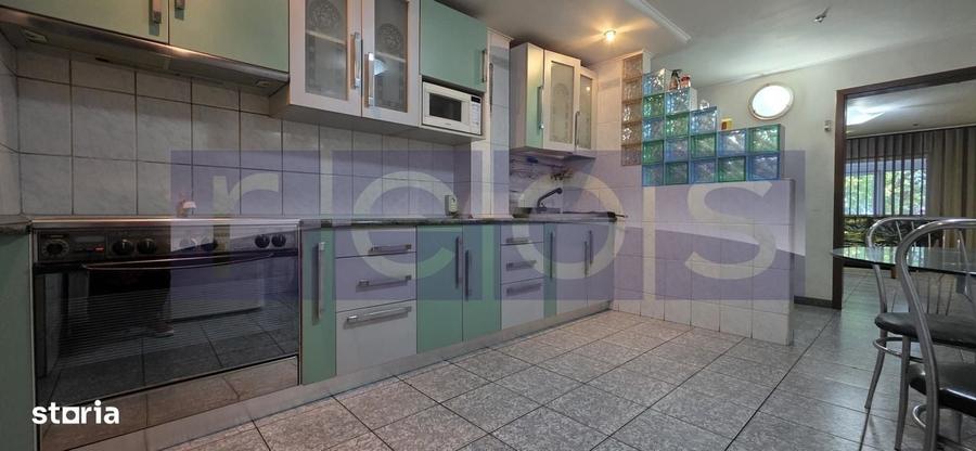Apartament cu 4 camere decomandat în Vitan
