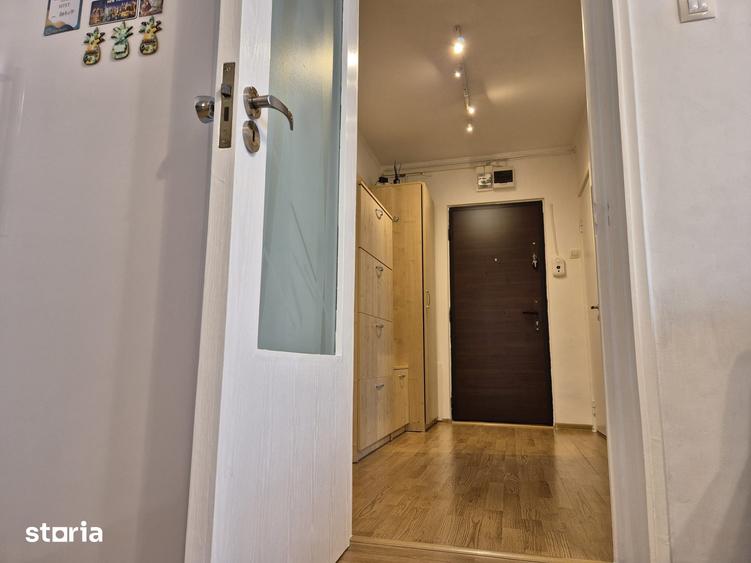 Apartament cu 4 camere decomandat, mobilat în Berceni