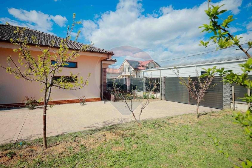 Casă individuală cu 3 camere cu Teren 486 Mp în Sânmartin