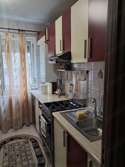 Apartament cu 3 camere semidecomandat în Exterior Vest