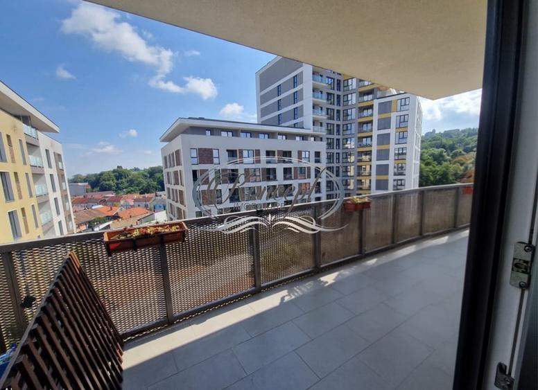 Apartament cu 2 camere semidecomandat, mobilat în Semicentral