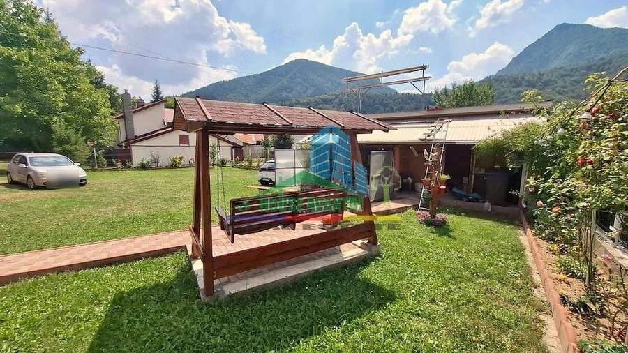 Casă cu 4 camere cu Teren 677 Mp în Lepșa