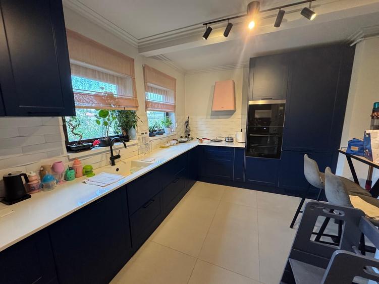 Apartament cu 4 camere semidecomandat în Cotroceni