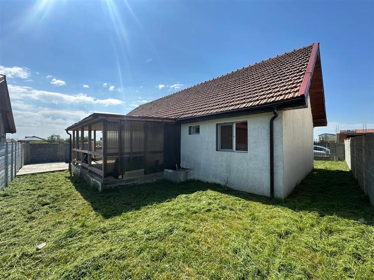 Casă cu 4 camere cu Teren 365 Mp în Exterior Sud