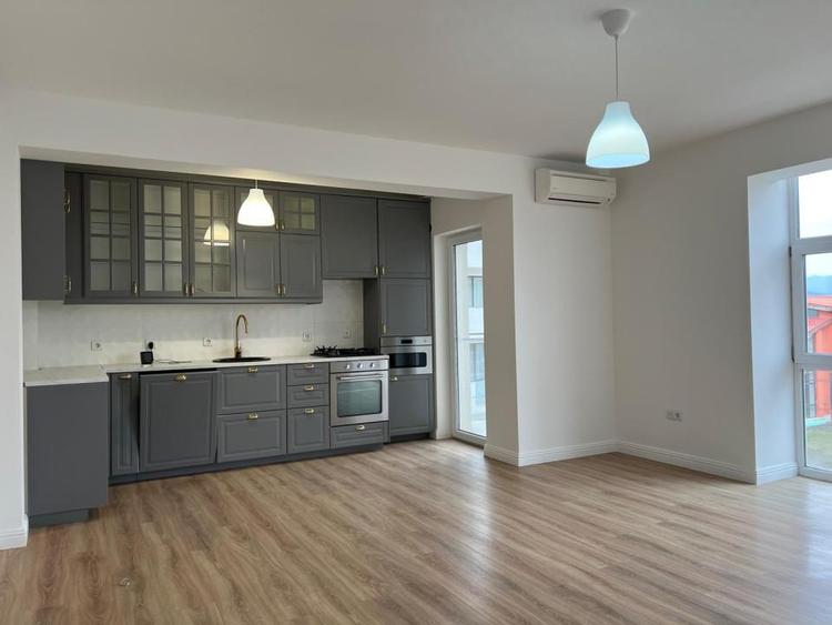 Apartament cu 3 camere decomandat în Exterior Vest