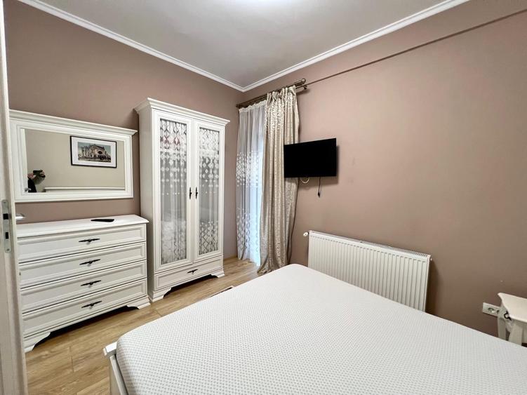 Apartament cu 4 camere decomandat, mobilat în Central