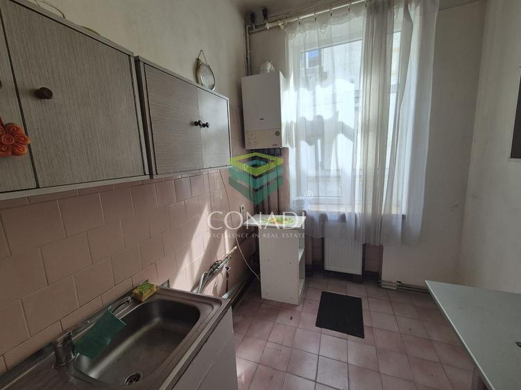 Apartament cu 3 camere decomandat în Victoriei