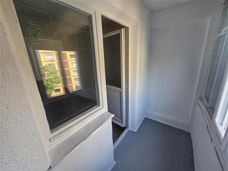 Apartament cu 2 camere nedecomandat, mobilat în Micro II