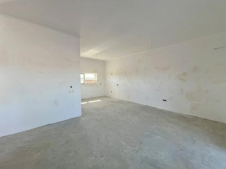 Casă cu 4 camere cu Teren 316 Mp în Săcălaz