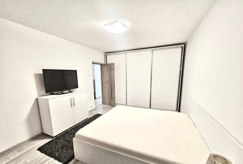 Apartament cu 3 camere decomandat în Drumul Taberei