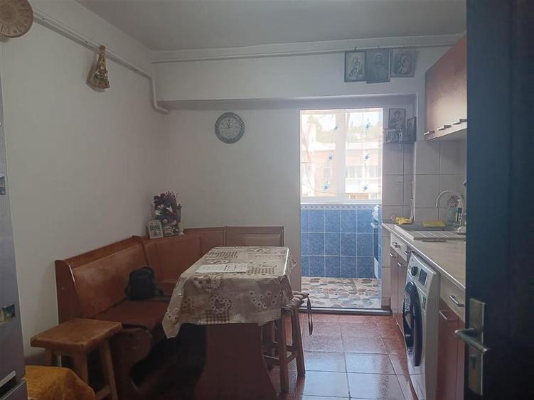 Apartament cu 3 camere decomandat în Păcurari
