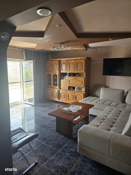 Apartament cu 4 camere decomandat în Micro 16