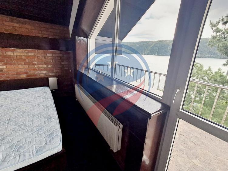 Hotel/Pensiune, de 713 mp, în Eșelnița