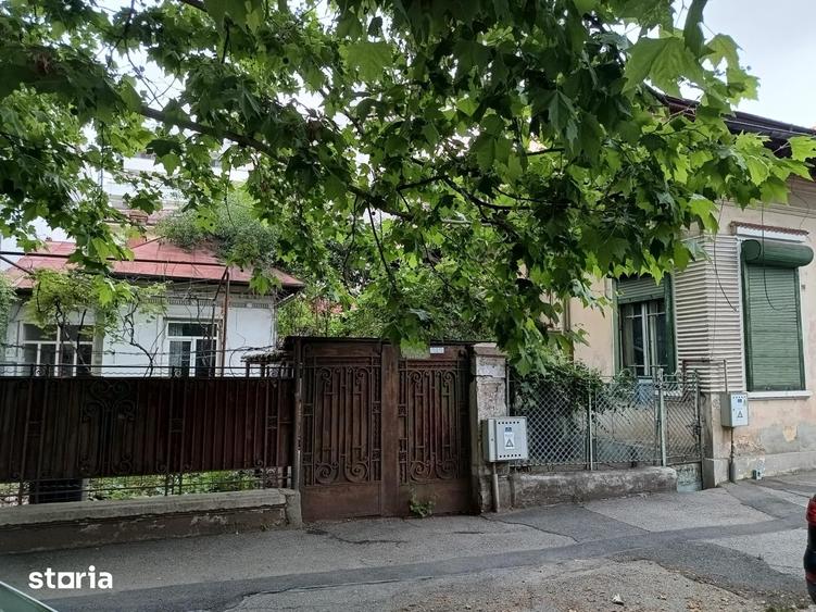 Casă cu 9 camere cu Teren 413 Mp în Parcul Carol