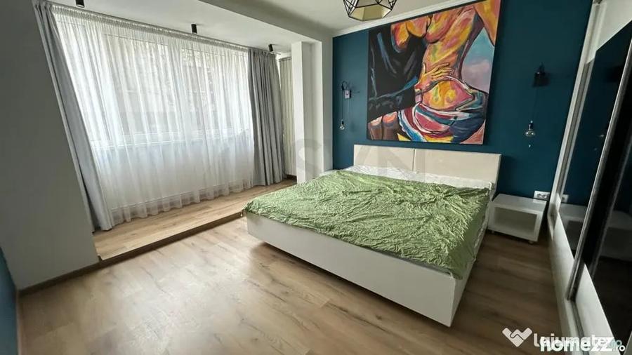 Apartament cu 3 camere semidecomandat în Cișmigiu