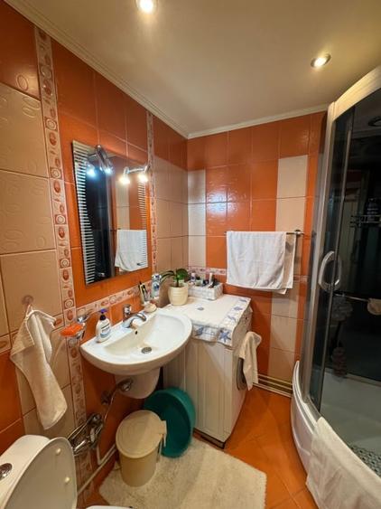 Apartament cu 2 camere decomandat, mobilat în Traian