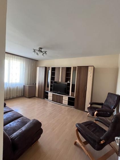 Apartament cu 4 camere decomandat în Exterior Vest