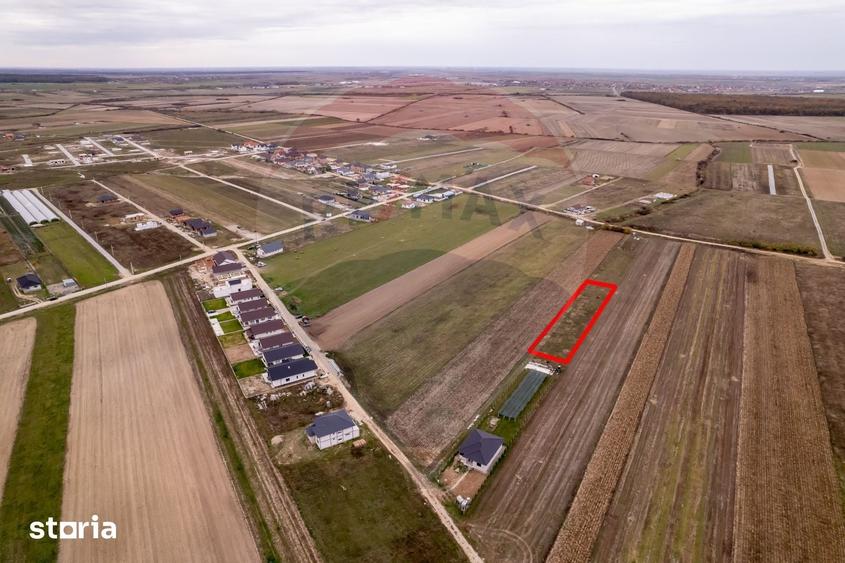 Teren de 1417 mp, în Sânmartin