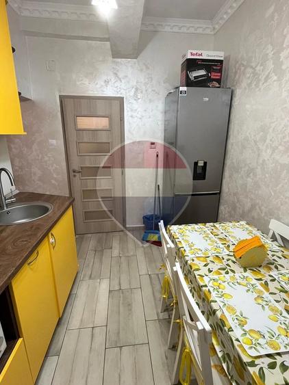 Apartament cu 4 camere semidecomandat în Națiunile Unite