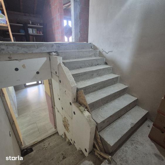 Casă cu 5 camere cu Teren 500 Mp în Frumușeni