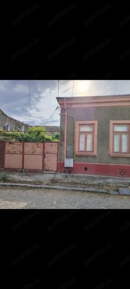 Casă cu Teren 200 Mp în Central