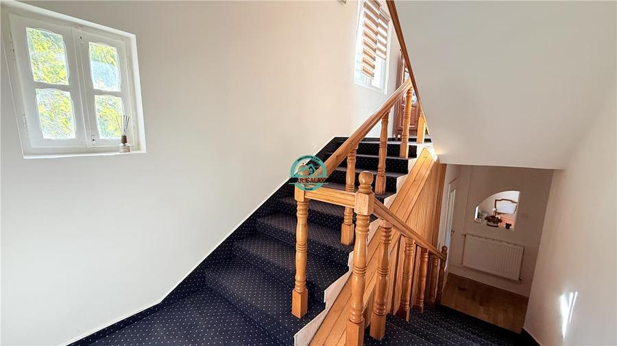 Apartament cu 4 camere decomandat, mobilat în Central
