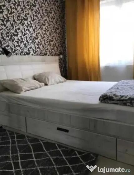 Apartament cu 3 camere decomandat, mobilat în Tractorul
