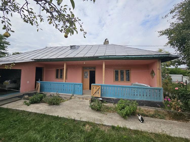 Casă cu Teren 2800 Mp în Bolotești