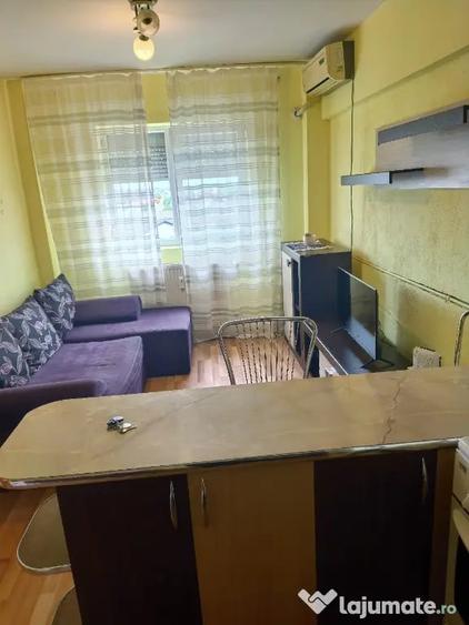 Apartament cu 2 camere semidecomandat în Intim