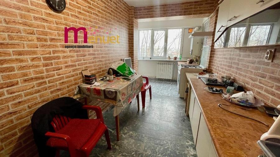 Apartament cu 3 camere decomandat în Spitalului
