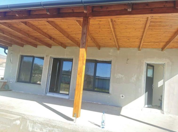 Casă cu 3 camere în Tudor Vladimirescu