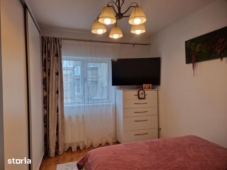 Apartament cu 3 camere decomandat în Republicii