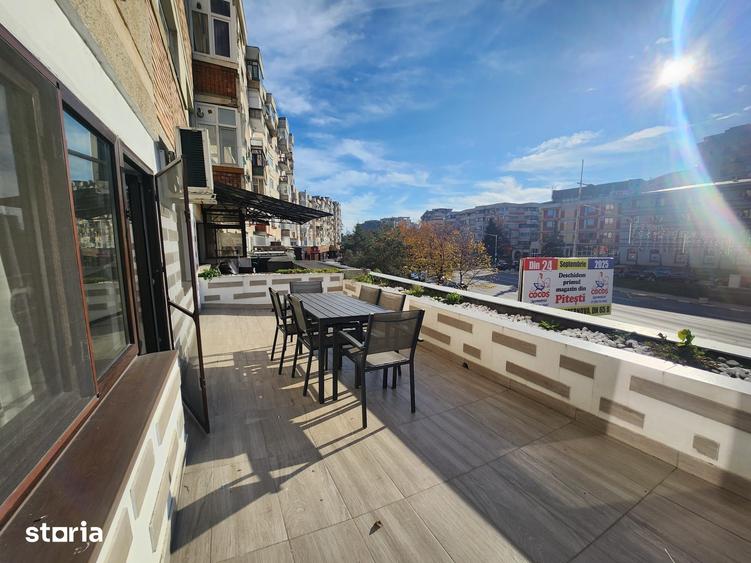 Apartament cu 4 camere decomandat în Calea București