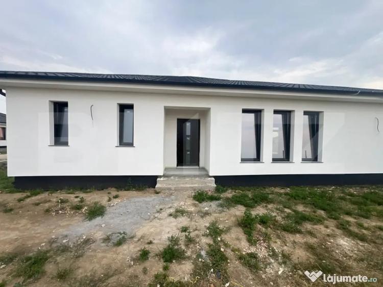 Casă cu 4 camere cu Teren 460 Mp în Central