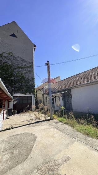 Casă cu Teren 325 Mp în Central